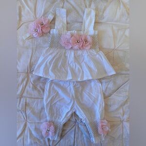 3-piece set in white with pink flowers. Size 3 mos